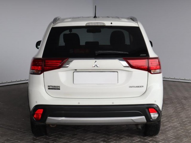 Mitsubishi Outlander  2.0 