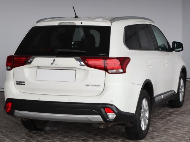 Mitsubishi Outlander  2.0 