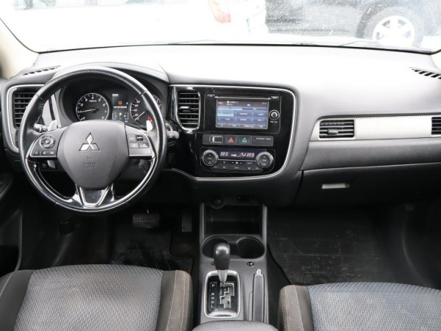 Mitsubishi Outlander  2.0 