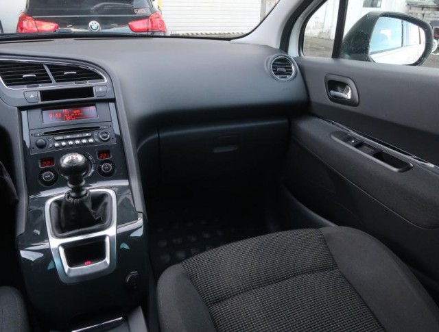 Peugeot 5008  1.6 HDi 