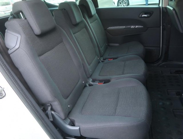 Peugeot 5008  1.6 HDi 