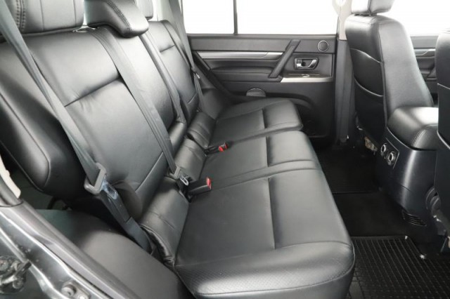 Mitsubishi Pajero  3.2 DI-D 