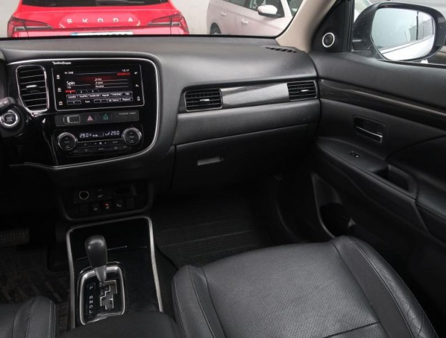 Mitsubishi Outlander  2.2 DI-D 