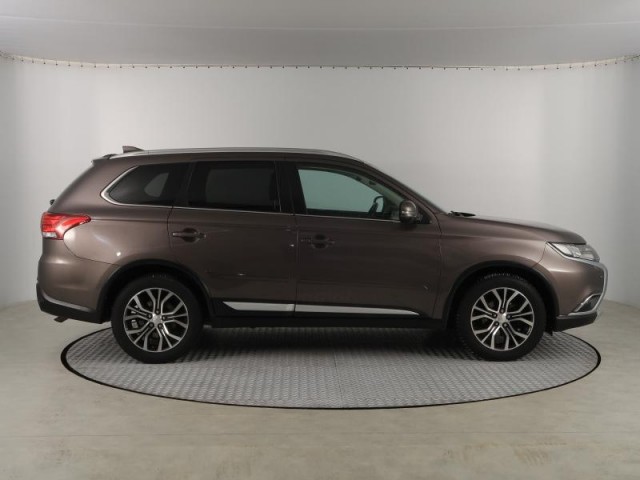 Mitsubishi Outlander  2.2 DI-D 