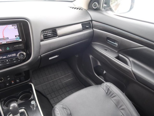 Mitsubishi Outlander  2.2 DI-D 