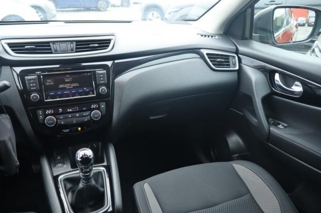 Nissan Qashqai  1.3 DIG-T N-Connecta