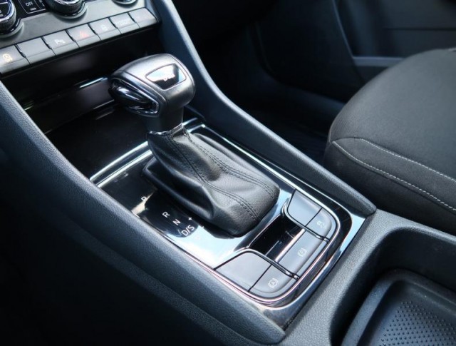 Škoda Karoq  1.0 TSI Ambition Plus