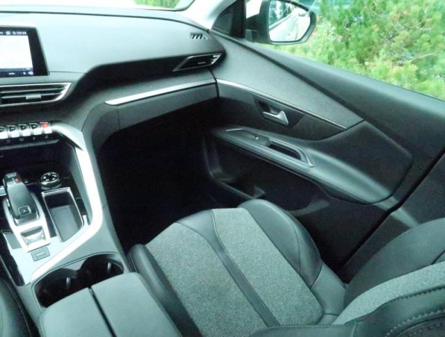 Peugeot 3008  1.2 PureTech 