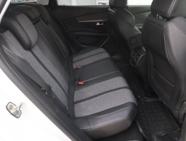 Peugeot 3008  1.2 PureTech 