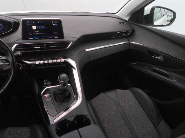 Peugeot 5008  1.5 BlueHDi 