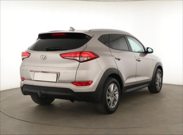 Hyundai Tucson  1.7 CRDi Trikolor