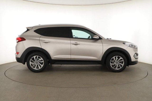 Hyundai Tucson  1.7 CRDi Trikolor