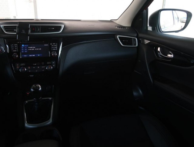 Nissan Qashqai  1.6 DIG-T Tekna