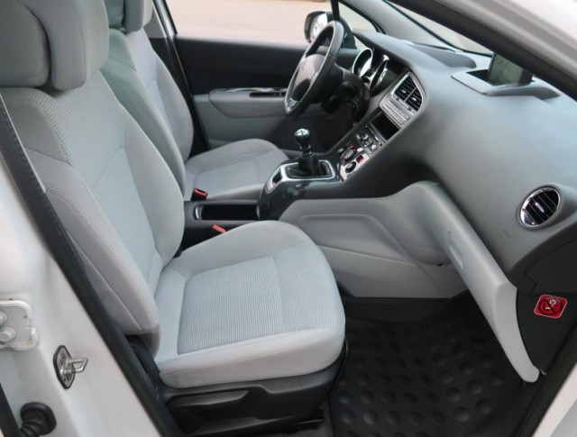 Peugeot 5008  2.0 HDI 