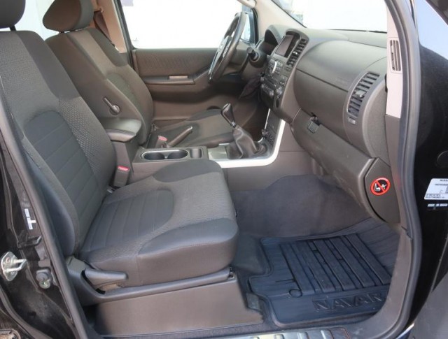 Nissan Navara  2.5 D 