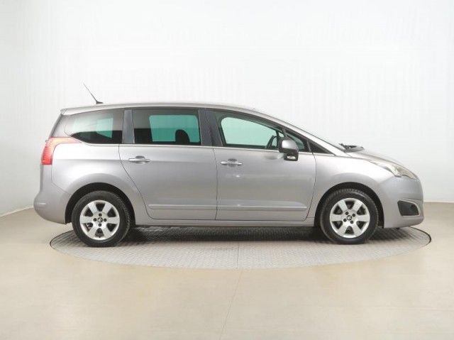 Peugeot 5008  1.6 HDi 