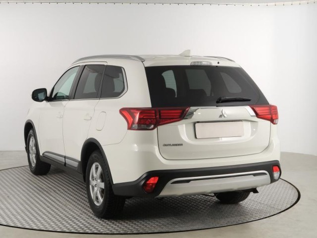 Mitsubishi Outlander  2.0 Intense
