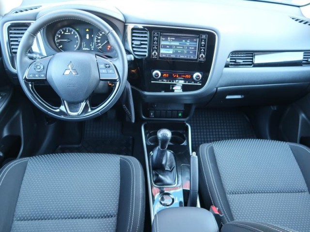 Mitsubishi Outlander  2.0 Intense
