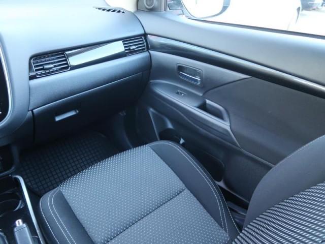 Mitsubishi Outlander  2.0 Intense