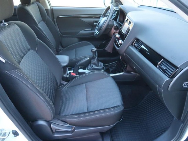 Mitsubishi Outlander  2.0 Intense