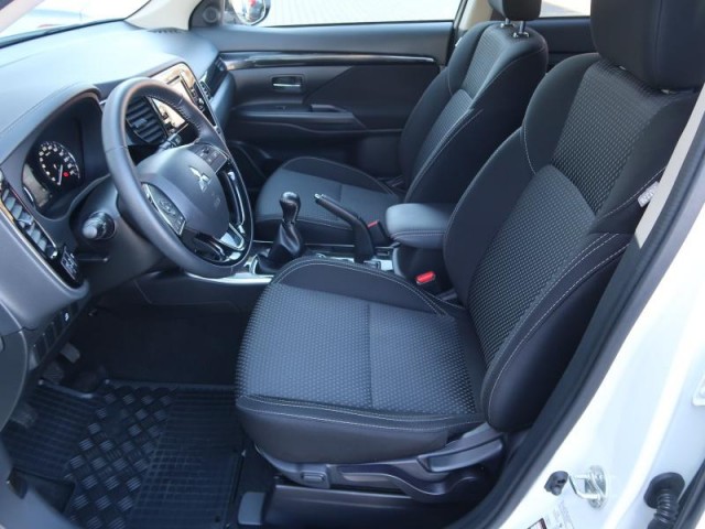 Mitsubishi Outlander  2.0 Intense