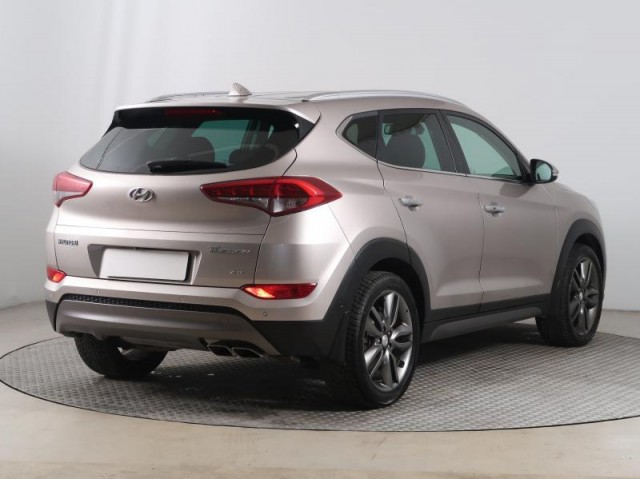 Hyundai Tucson  2.0 CRDi 