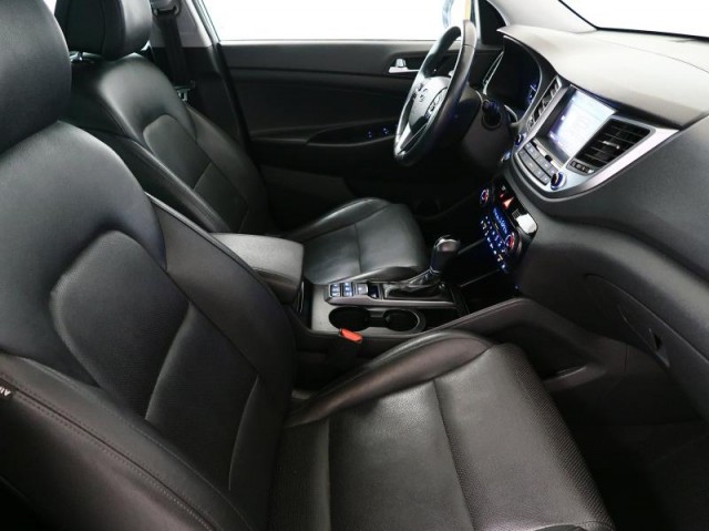 Hyundai Tucson  2.0 CRDi 