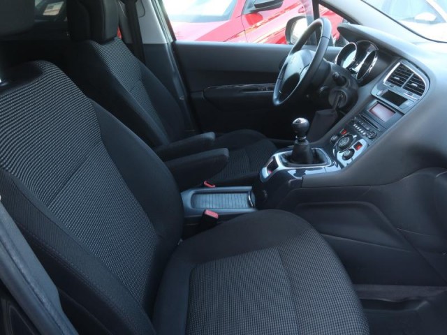 Peugeot 5008  1.6 HDi Active