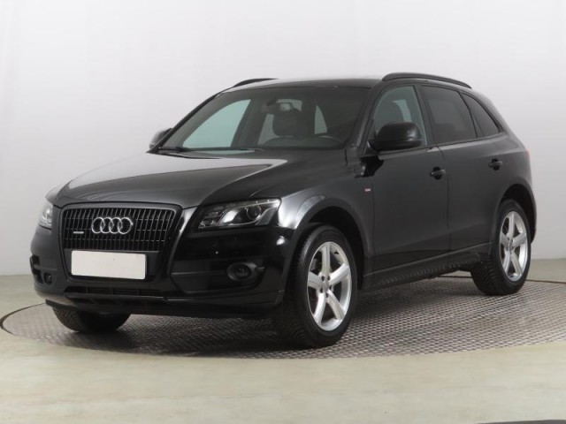 Audi Q5  2.0 TDI S line
