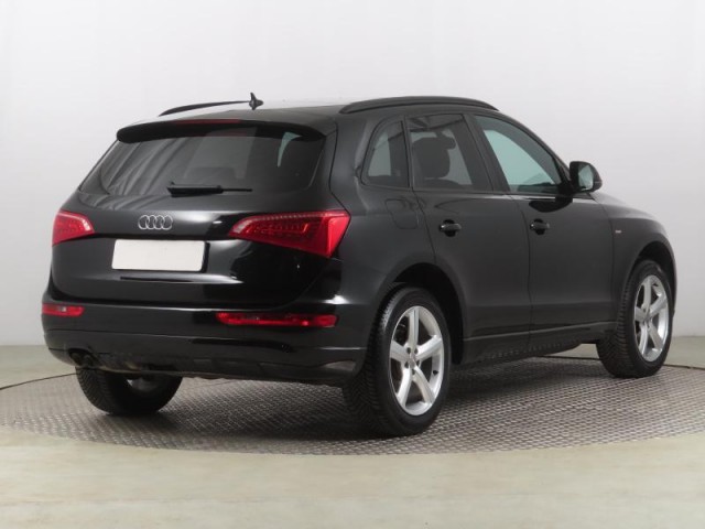 Audi Q5  2.0 TDI S line