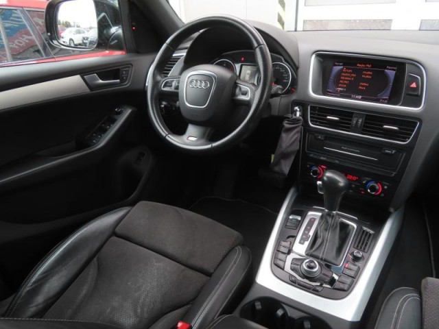 Audi Q5  2.0 TDI S line