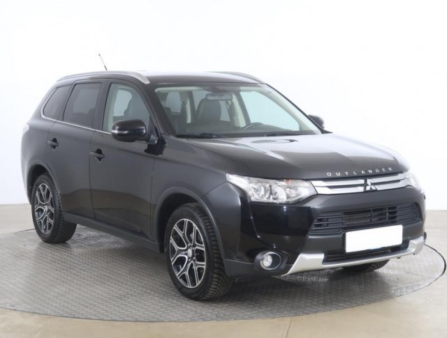 Mitsubishi Outlander  2.2 DI-D Intense