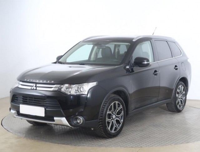 Mitsubishi Outlander  2.2 DI-D Intense