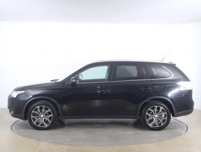 Mitsubishi Outlander  2.2 DI-D Intense