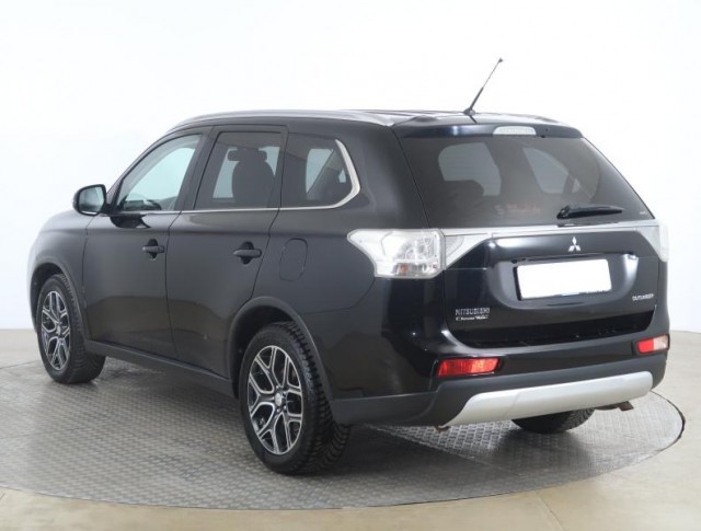 Mitsubishi Outlander  2.2 DI-D Intense