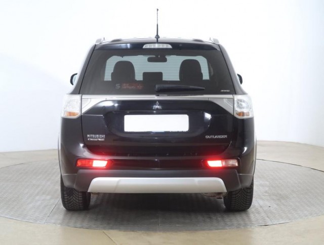 Mitsubishi Outlander  2.2 DI-D Intense