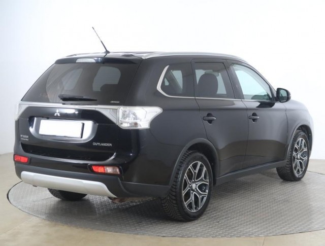 Mitsubishi Outlander  2.2 DI-D Intense