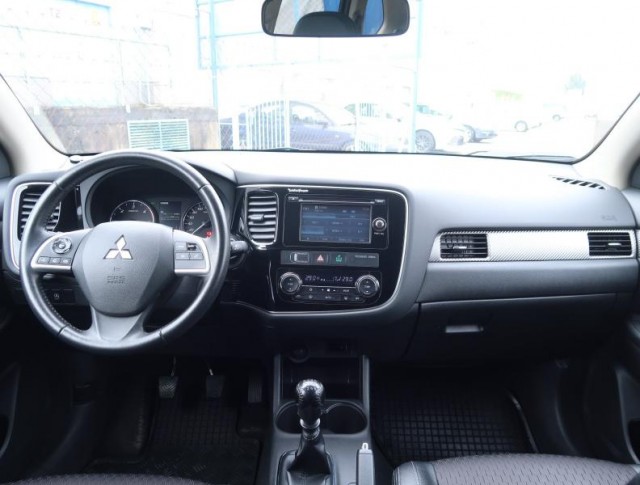 Mitsubishi Outlander  2.2 DI-D Intense