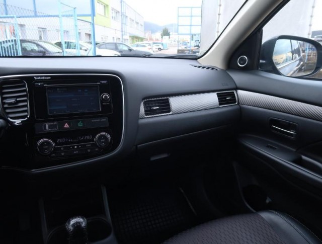 Mitsubishi Outlander  2.2 DI-D Intense
