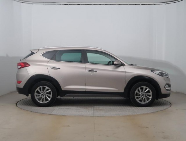 Hyundai Tucson  2.0 CRDi 