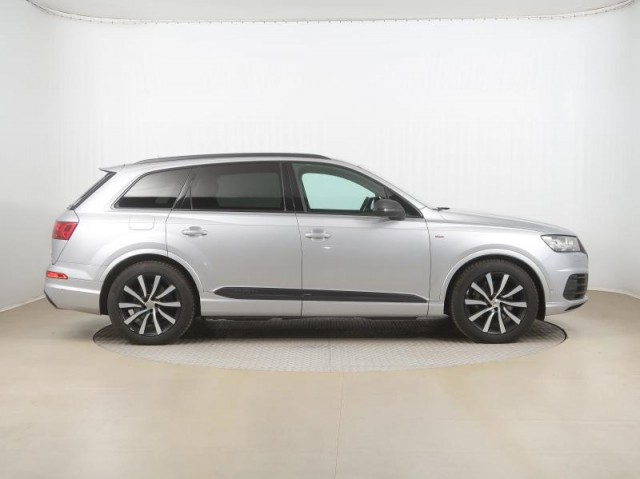 Audi Q7  3.0 TDI S-Line