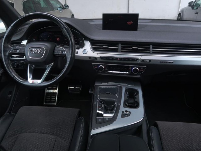 Audi Q7  3.0 TDI S-Line