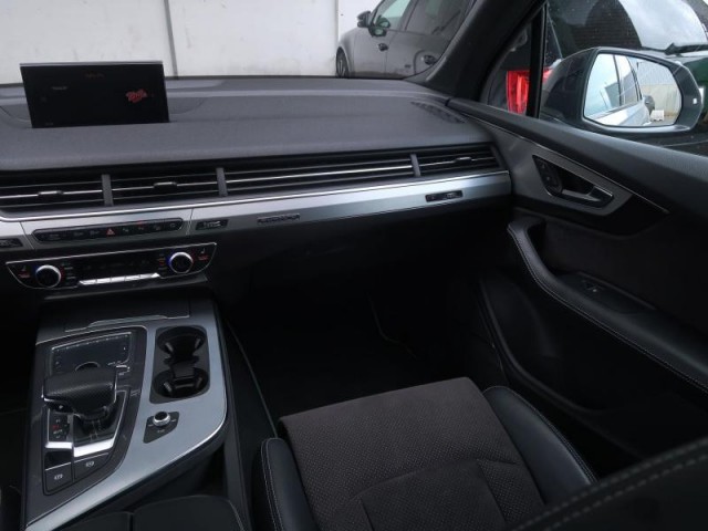 Audi Q7  3.0 TDI S-Line