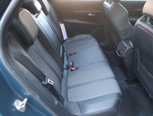 Peugeot 3008  1.5 BlueHDi 