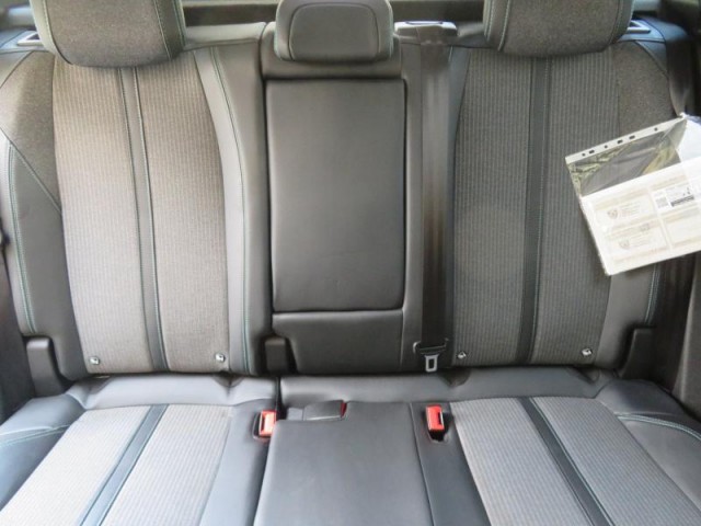 Peugeot 3008  1.2 PureTech Allure