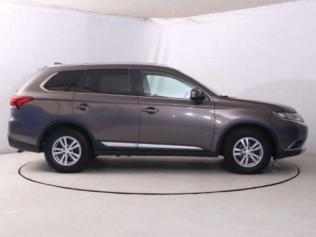 Mitsubishi Outlander  2.2 DI-D 
