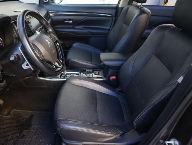 Mitsubishi Outlander  2.2 DI-D 