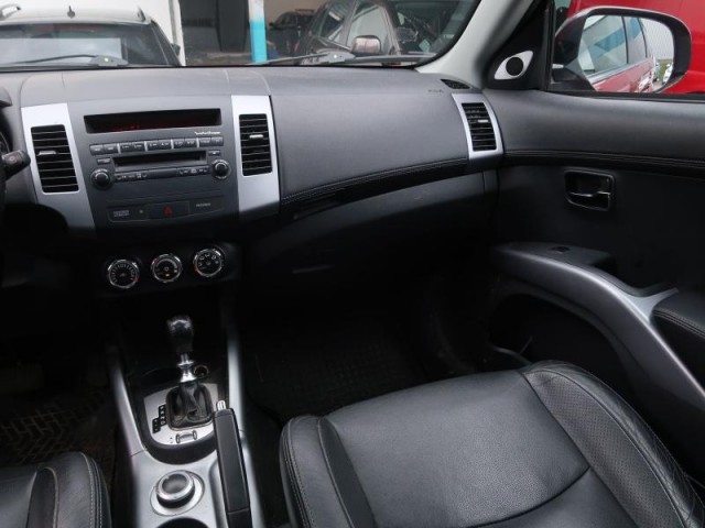 Mitsubishi Outlander  2.2 DI-D 