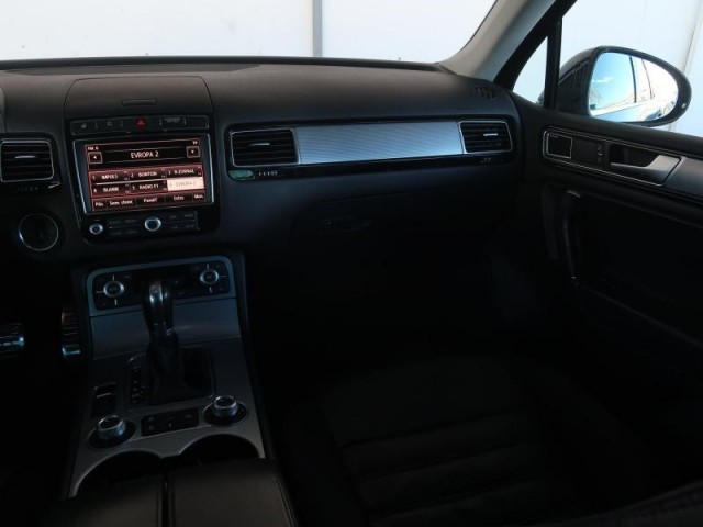 Volkswagen Touareg  3.0 TDI 