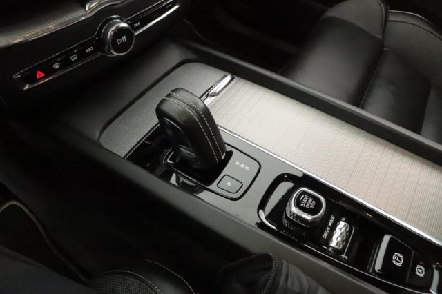 Volvo XC60  B4 AWD R-Design